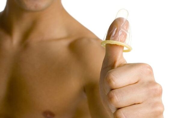 kondoom sõrmes sümboliseerib teismelise peenise suurenemist